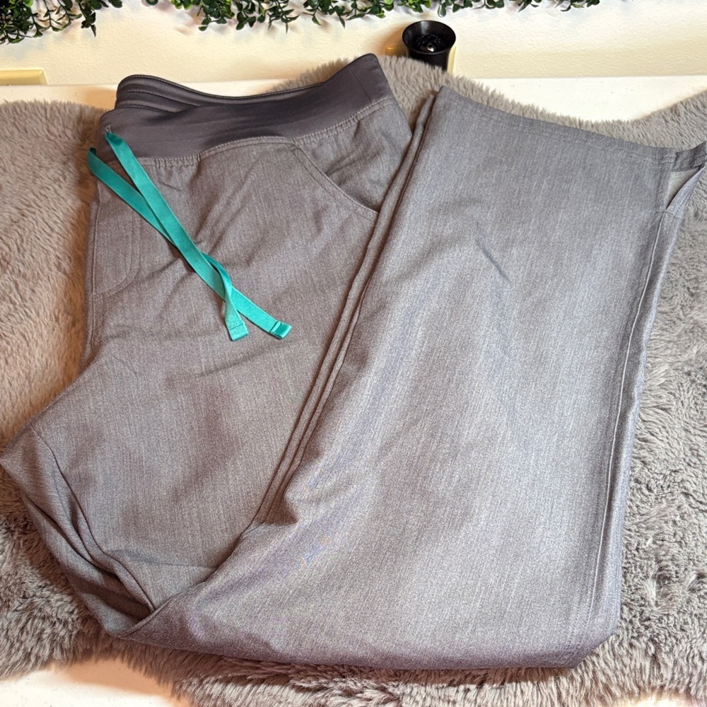 Figs Men’s Gray Scrub Pants with Teal Drawstring